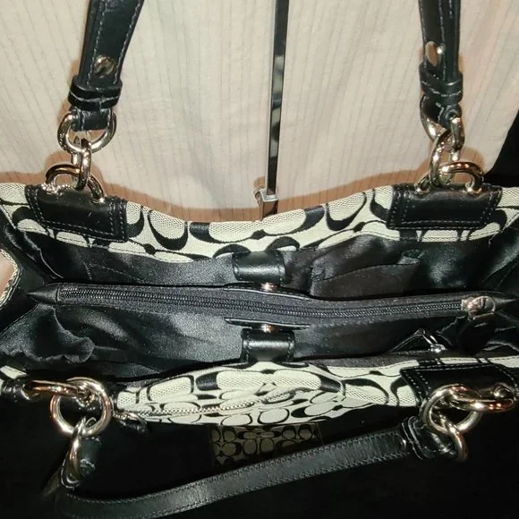 Coach Black & Grey Signature Canvas Penelope - Picture 7 of 16